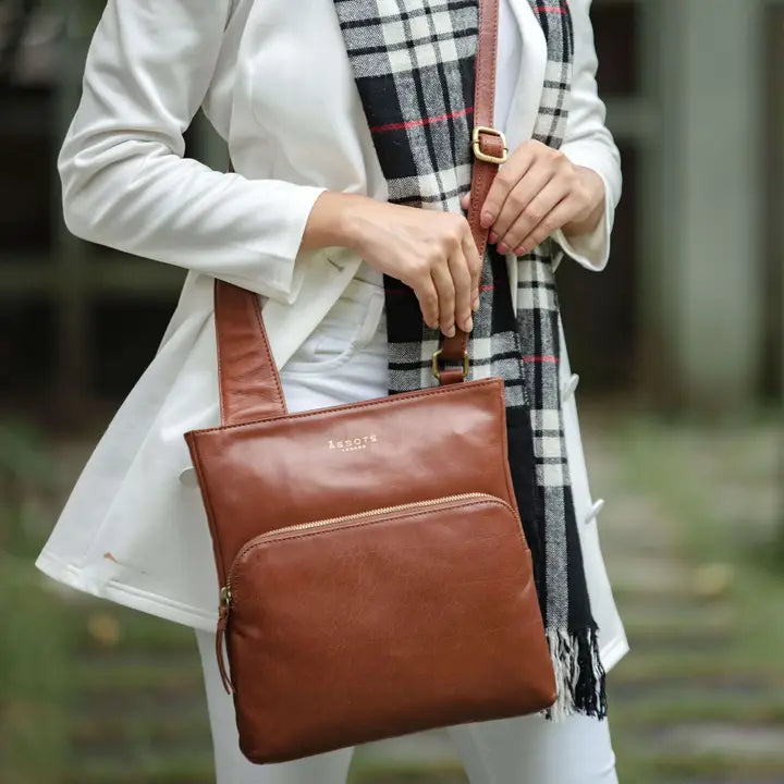 'canary' Brown Vintage Leather Crossbody Bag