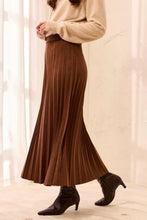PULL ON PLEATED SKIRT-Hickory