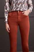 SOPHIA CURVY HUGGING MICROFLARE CROP-Marsala