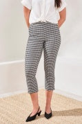 PULL ON CAPRI W/SIDE SLIT-BLACK