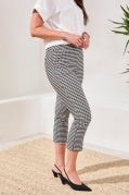 PULL ON CAPRI W/SIDE SLIT-BLACK